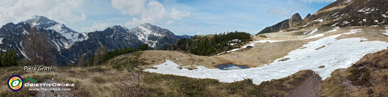 29 Panoramica sul pianoro del Monte Campo.jpg